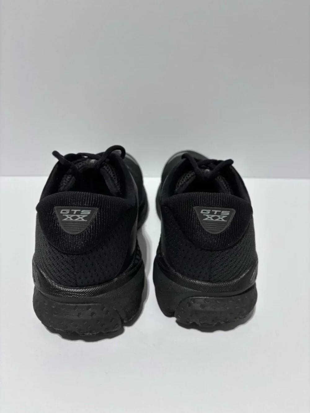 Brooks Men’s Adrenaline GTS 20 Black Running Shoes, Size 12 Wide